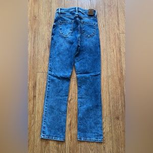 Wide leg with little bit of flare at bottom jeans size 28